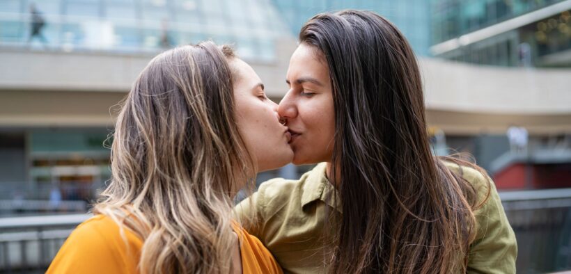 Por qué las mujeres son más propensas a ser bisexuales