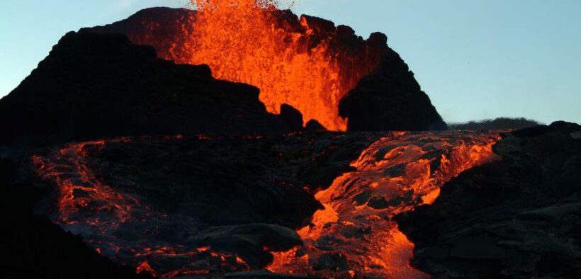 ‘La erupción del volcán es provocada. Está todo orquestado’